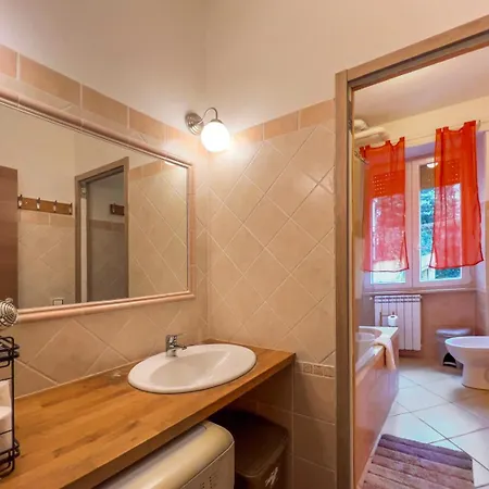 Spacious Near St Peter's Church *